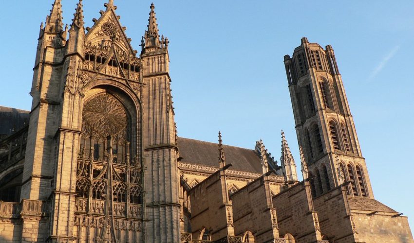 1200px-Limoges_Cathédrale_Saint_Etienne