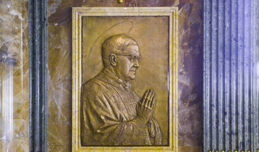 Bas-relief du Fondateur de l'Opus Dei  Saint Josemaría Escrivá - DR