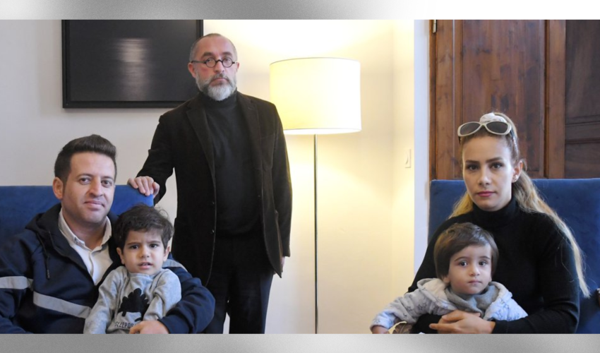 Ata Fathimaharloei et son épouse Somayeh Hajifoghaha, leur avocat et leurs enfants - photo X
