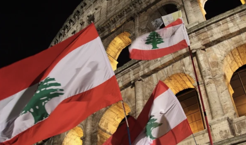 Des drapeaux libanais devant le Colisée, à Rome - DR