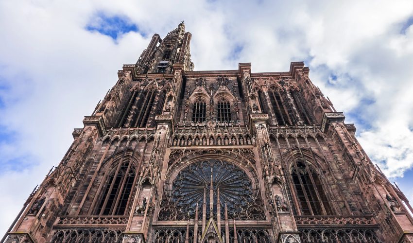 Façade de la cathédrale de Strasbourg - Depositphotos