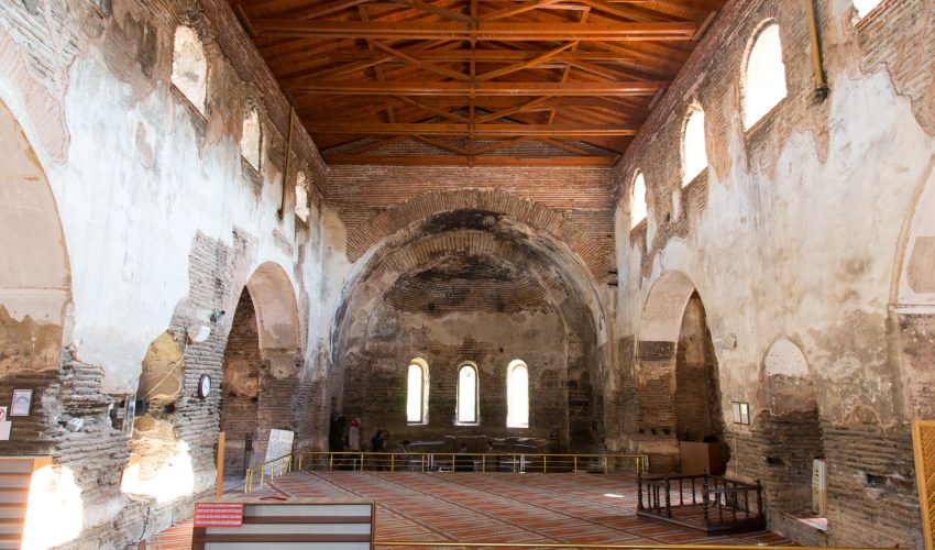 Intérieur du musée Sainte-Sophie, le deuxième concile de Nicée s’y est réuni en 787 - Depositphotos