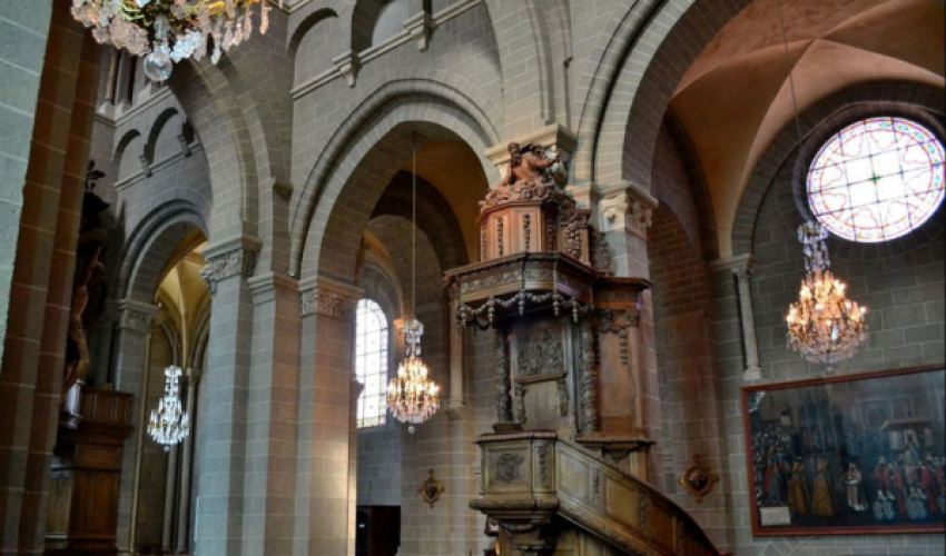 intérieur de la cathédrale Notre-Dame-de-l’Annonciation du Puy-en-Velay - DR