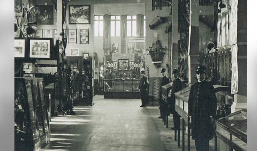 Intérieur du Pavillon Afrique, Exposition missionnaire vaticane de 1925. © Musées du Vatican