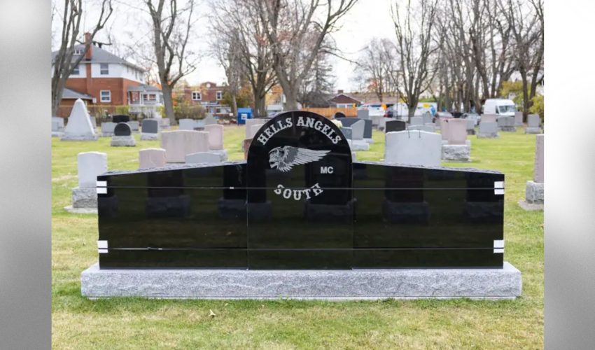 Stèle des Hells Angels dans le  cimetière catholique de Saint-Basile-le-Grand  - DR