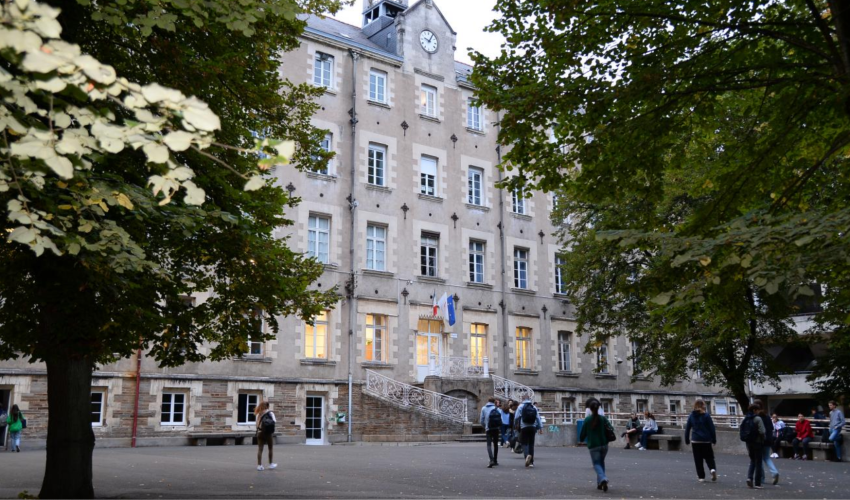Cour du Lycée Stanislas à Nantes - DR