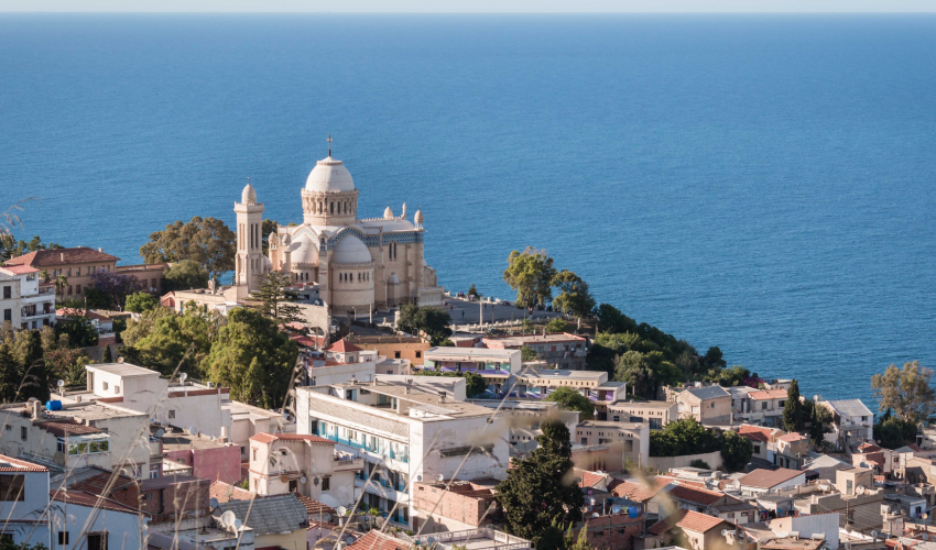 Vue sur Notre Dame d'Afrique , cathédrale d'Alger - DR