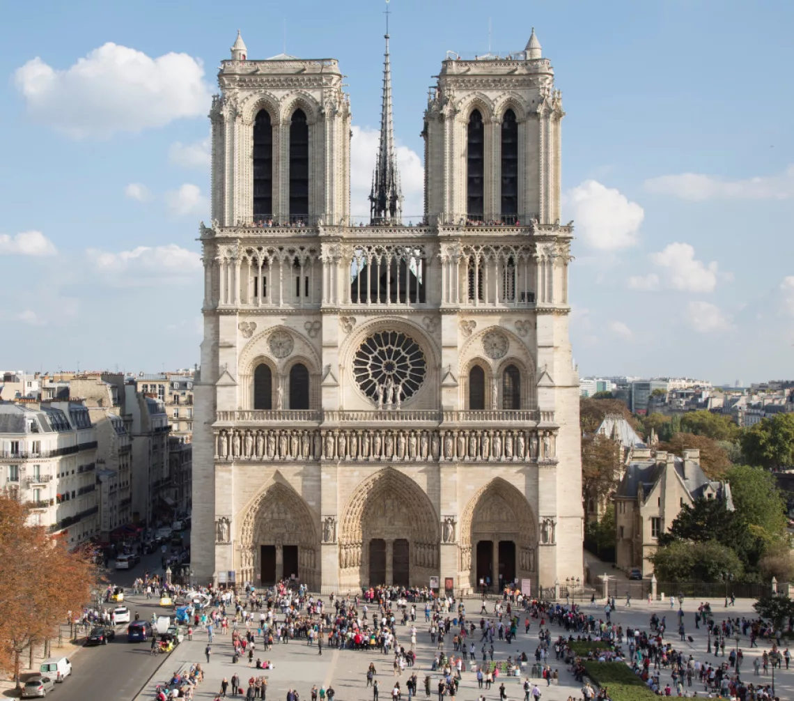 Notre-Dame_facade-occidentale_parvis