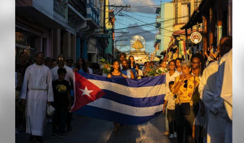 Procession dans les rues de la Havane - DR