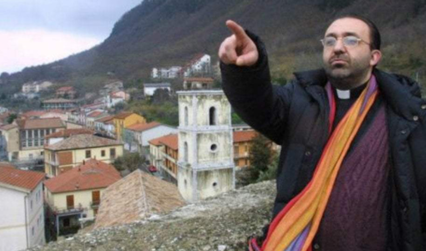 Le père Vitaliano Della Sala - capture écran