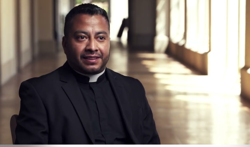 Le  père Juan Manuel Gutiérrez - crédit photo archidiocèse de Los Angeles