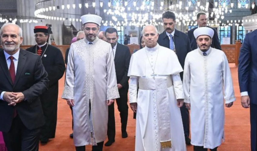 Le Pape Léon XIV  à la moquée bleue - Capture Facebook