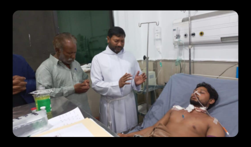 Le jeune Waqas Masih  sur son lit d'hopital - DR