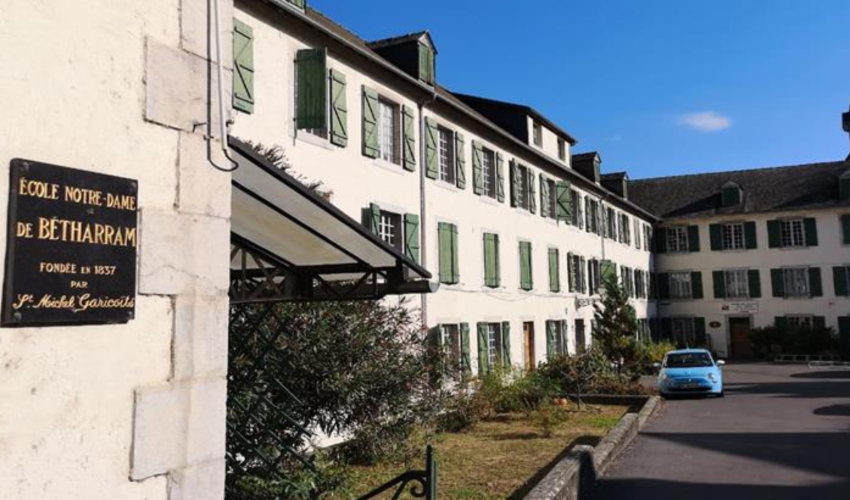 Entrée du collège  Notre-Dame-de-Bétharram  - DR