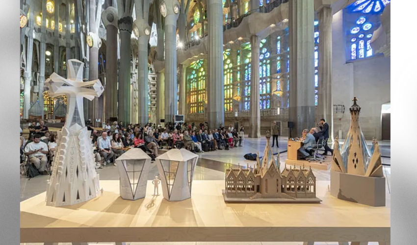Maquette de la croix qui sera installée sur la tour de Jésus lors de la présentation, ce matin, des actes prévus pour 2026 - DR