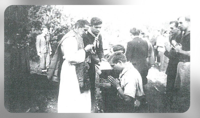 René Giraudet disant la messe dans les bois de Berlin.© D. R.