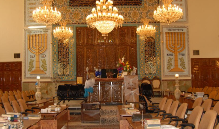 Intérieur de la synagogue YusefAbad à Téhéran - DR