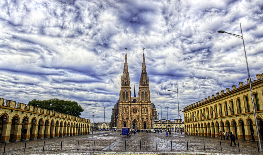 Basilique Notre-Dame de Luján, dédiée à la Vierge de Luján, l’un des plus importants centres de piété populaire d’Argentine - DR