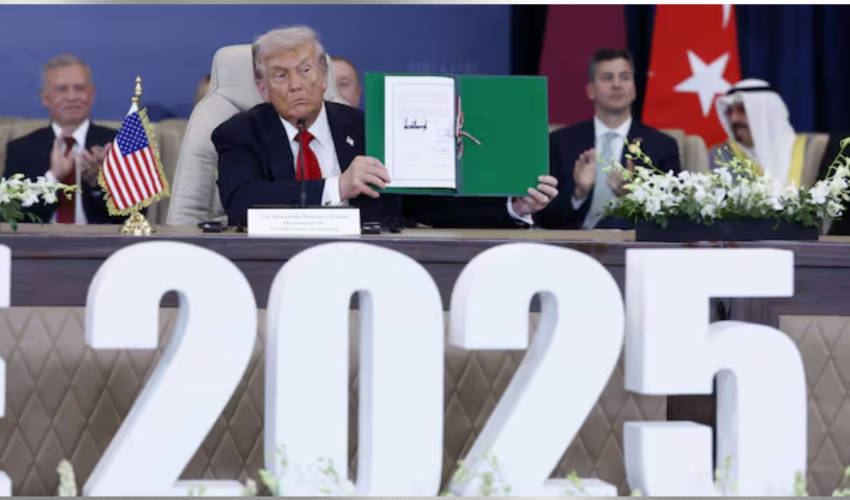 Donald Trump présentant l'accord de paix signé entre Israel et le Hamas - DR