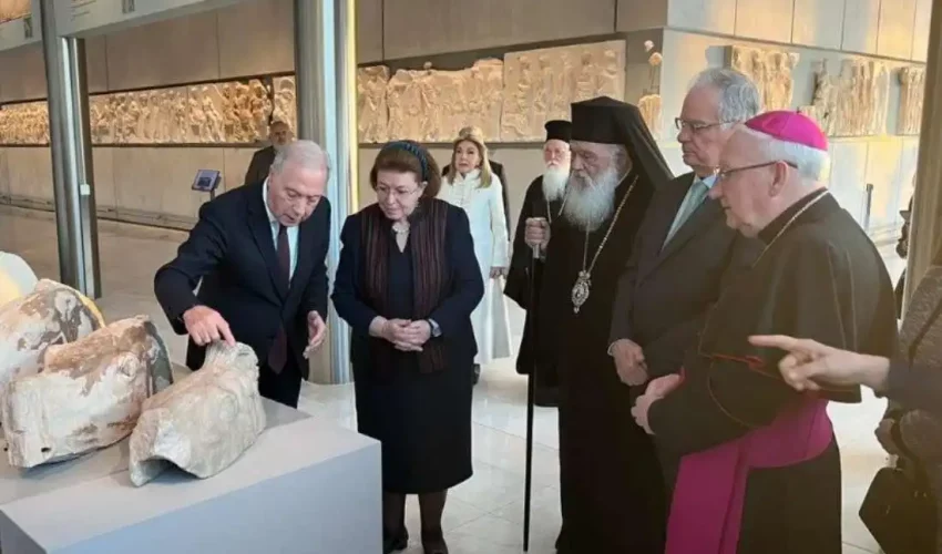 check-parthenon-fragments-from-vatican-return-to-greece-641e7c841cda3_600 (1)