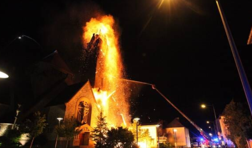 Incendie de l'église Sainte-Thérèse, à Rennes