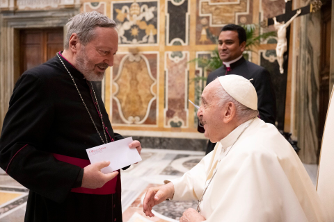 Monseigneur Gollnisch reçu par le pape François