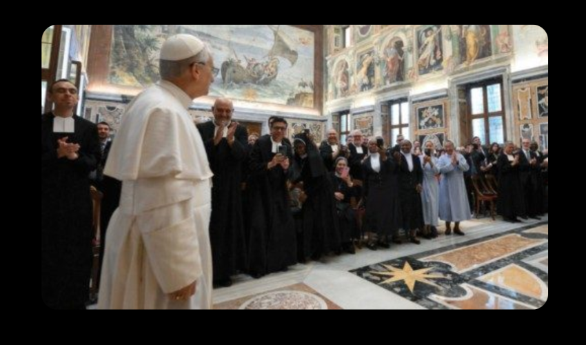 Le Pape Léon XIV arrivant salle Clémentine au Vatican - DR