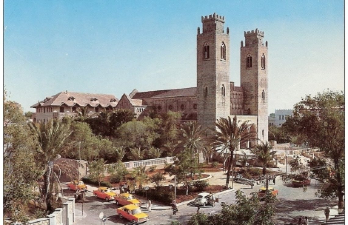 Carte postale de la cathédrale de Mogadiscio, avant 1991.