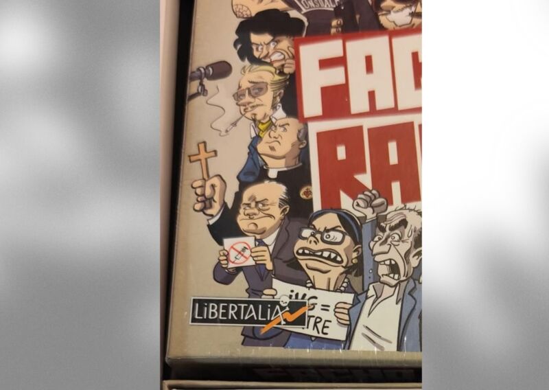 Image for the Tweet beginning: 🚨ALERTE SCANDALE 🚨 

⚡️La FNAC