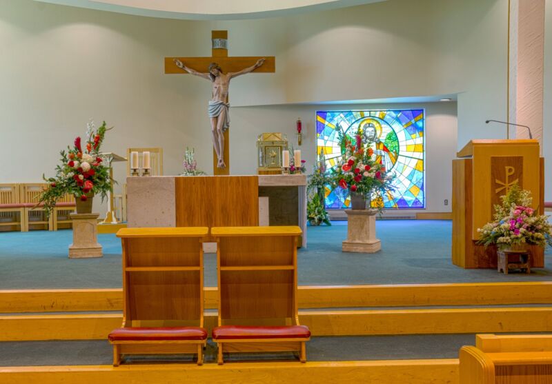 Image for the Tweet beginning: 🔴⚡️Aux États-Unis, un prêtre interdit