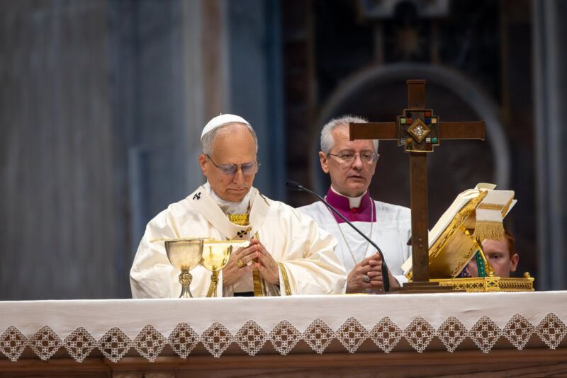 Image for the Tweet beginning: 🚨Le pape Léon XIV annonce