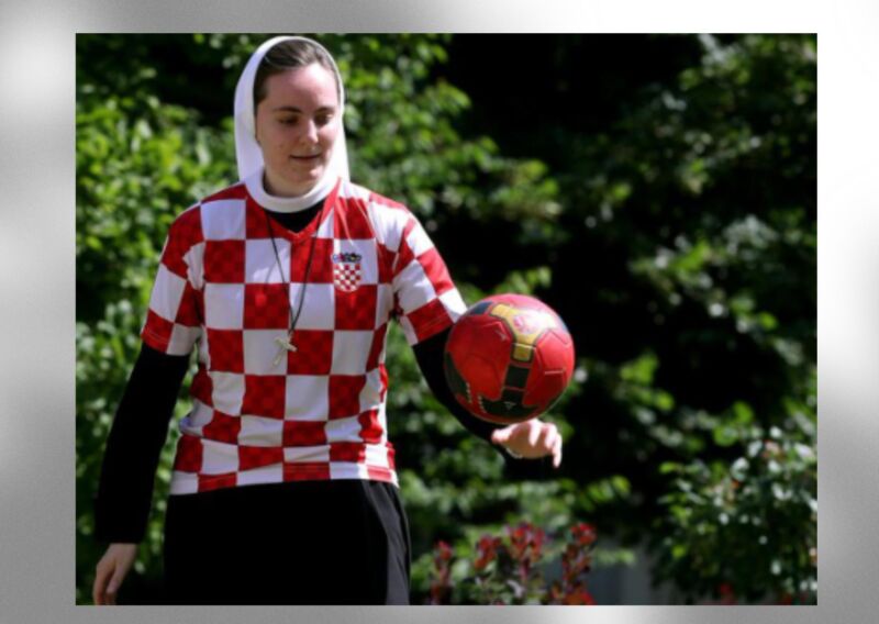 Image for the Tweet beginning: 🚨ATTAQUE ⚡️Une religieuse croate de