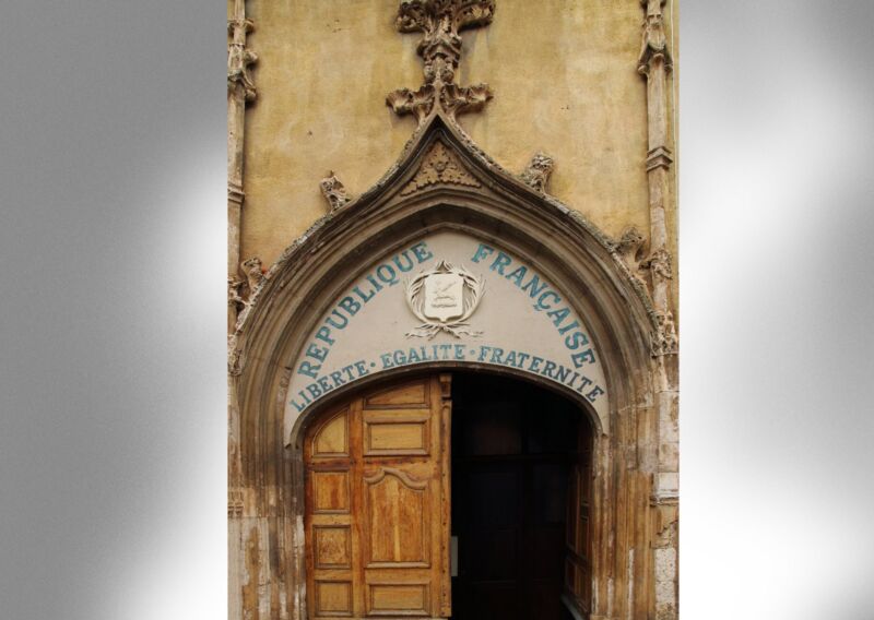 Image for the Tweet beginning: 🔴⚡️La résistance de Monseigneur Aveline