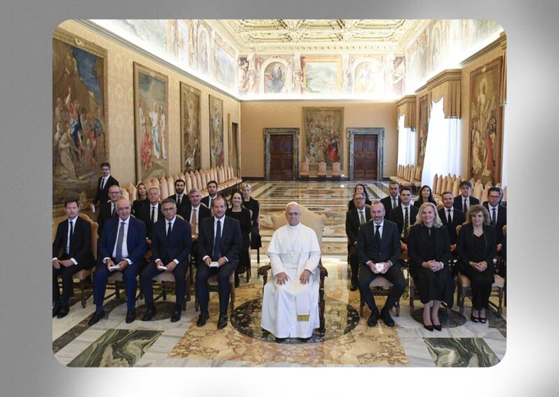 Image for the Tweet beginning: 🚨FLASH I  Le Pape