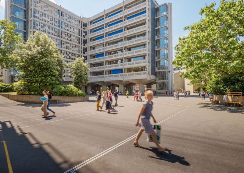 Image for the Tweet beginning: 🚨Le collège Stanislas ciblé par