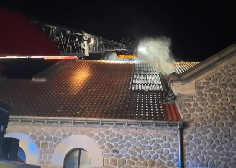 Image for the Tweet beginning: 🚨Incendie nocturne de l’église Sainte-Thérèse