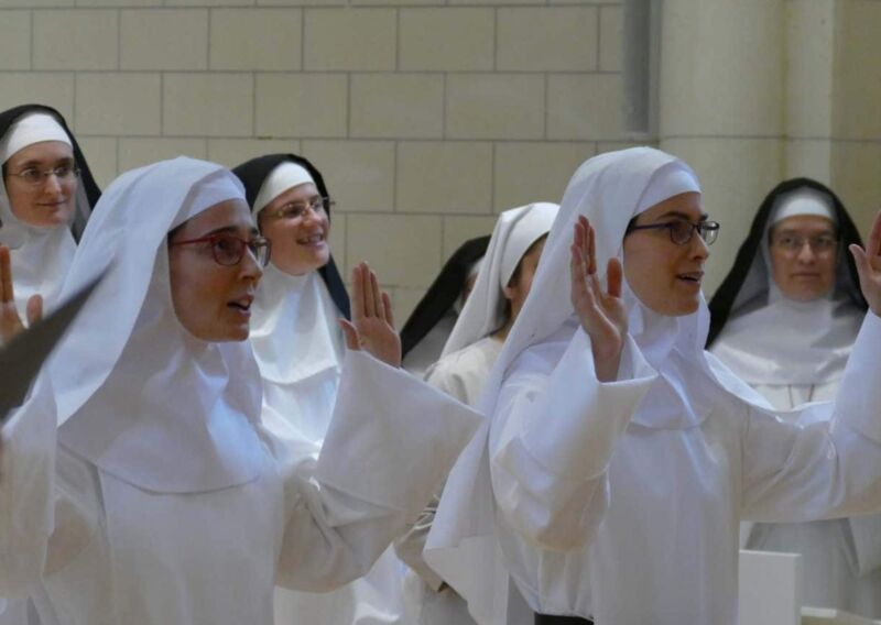 Image for the Tweet beginning: 🚨⚡️ABUS chez les religieuses de