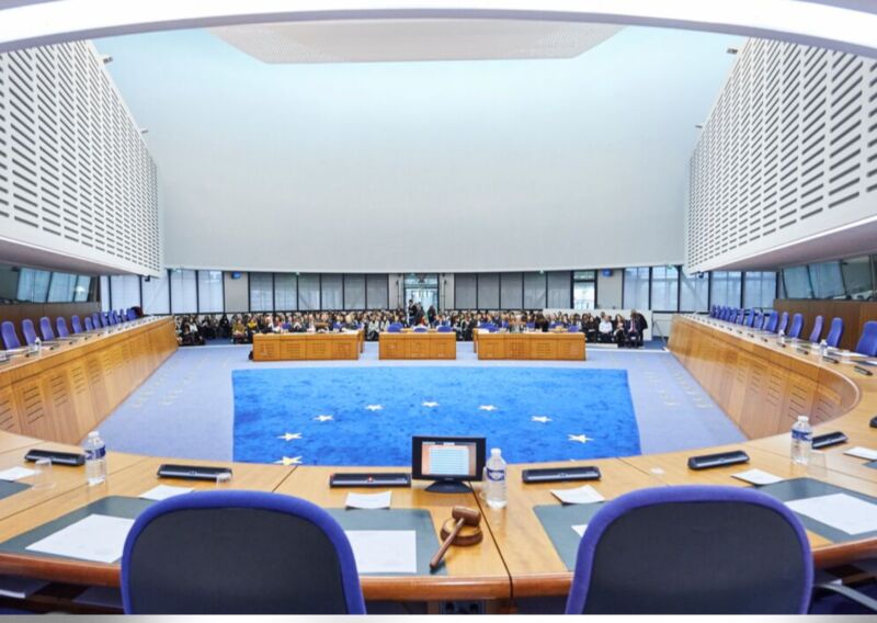 Image for the Tweet beginning: 🇪🇺✝️La Cour européenne des droits