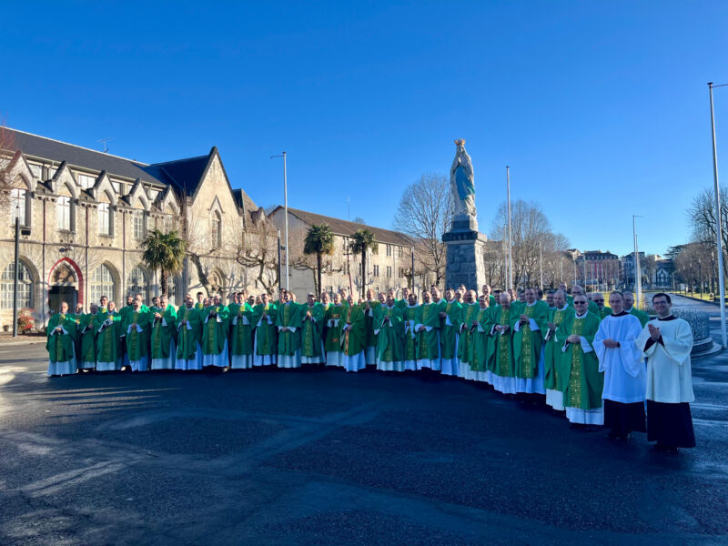 Image for the Tweet beginning: La Communauté Saint-Martin organisait une