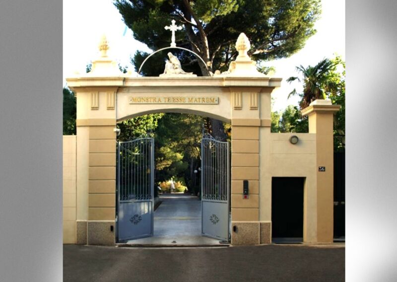 Image for the Tweet beginning: 🔴⚡️Le Vatican décide de fermer