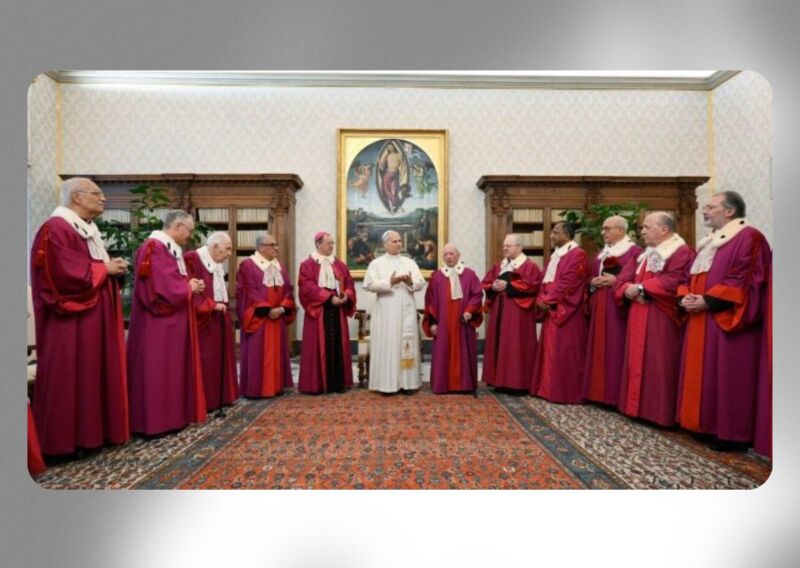 Image for the Tweet beginning: 🔴⚡️Le pape Léon XIV exhorte