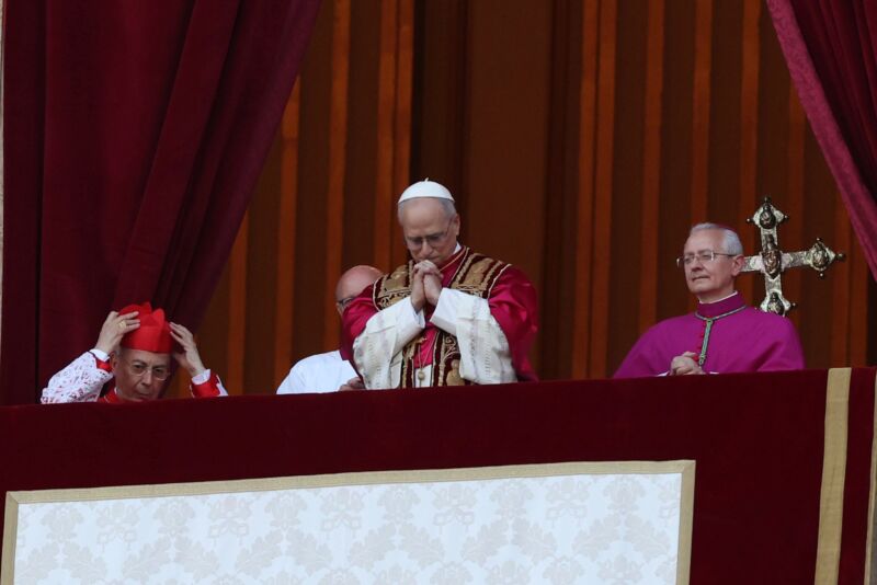 Image for the Tweet beginning: 🚨Crans-Montana : un mois après