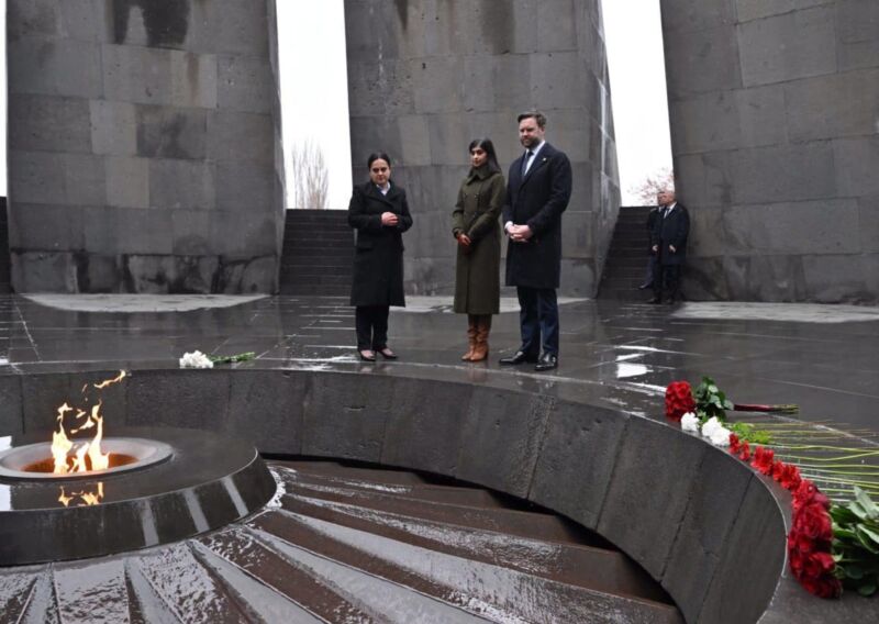 Image for the Tweet beginning: 🚨🇦🇲Confusion à la Maison Blanche